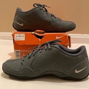 Women’s NIKE MUSIQUE Dance Sneaker w/Turning Circle & Split Sole Sz 6.5-7